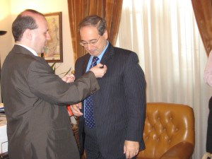Professor Anton Caragea decorates vice-minister of foreign affairs of Syria